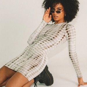 Princess Polly Long Sleeve Dress - White and Gray